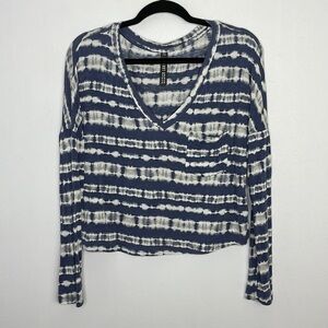 Design Lab tie dye stripes stretchy pocket v neckline long sleeve top